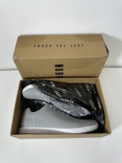 Nobull - Tenis SF Trainer LOW Unixes - Tamanhos Masculino 13.5US e Feminino 15US - Cor Cinza - Produto Novo (Na caixa)